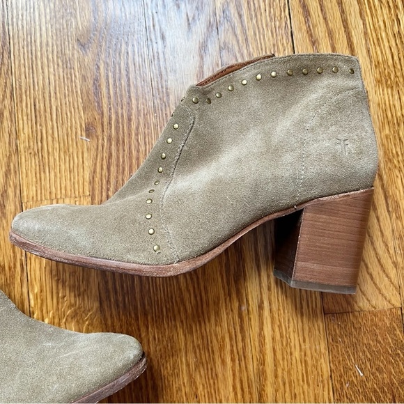 Frye Women's Nora Stud Zip Short Ankle Booties in Sand Size 7B Italian Suede - Picture 4 of 12
